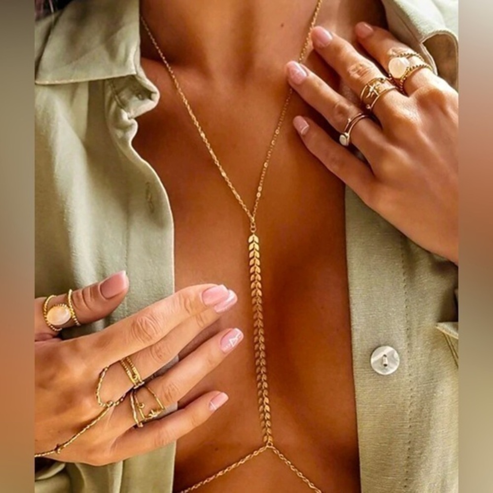 ✨NWT Elegant Gold Body Jewelry Statement Necklace